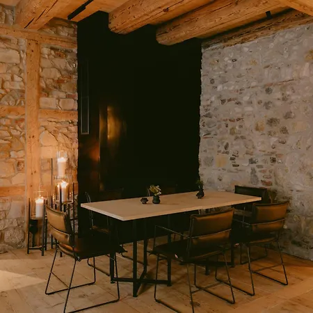 1280 Krone Hotel
